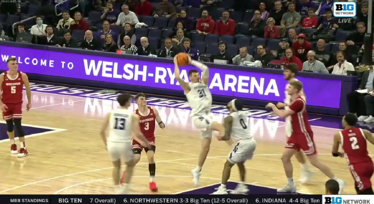2 Northwestern basketball players engaged in hilariously painful friendly fire