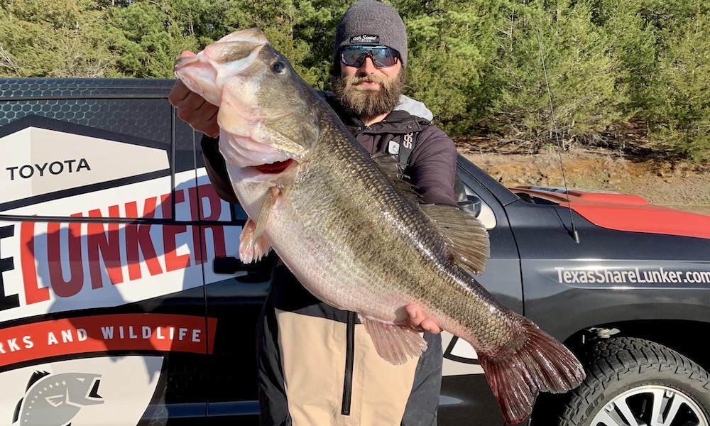 Texas angler lands giant bass, but is the photo misleading?