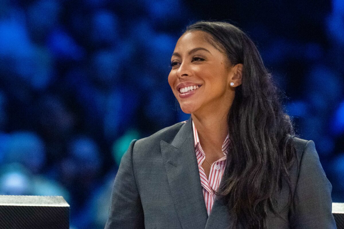 Candace Parker signs with Las Vegas