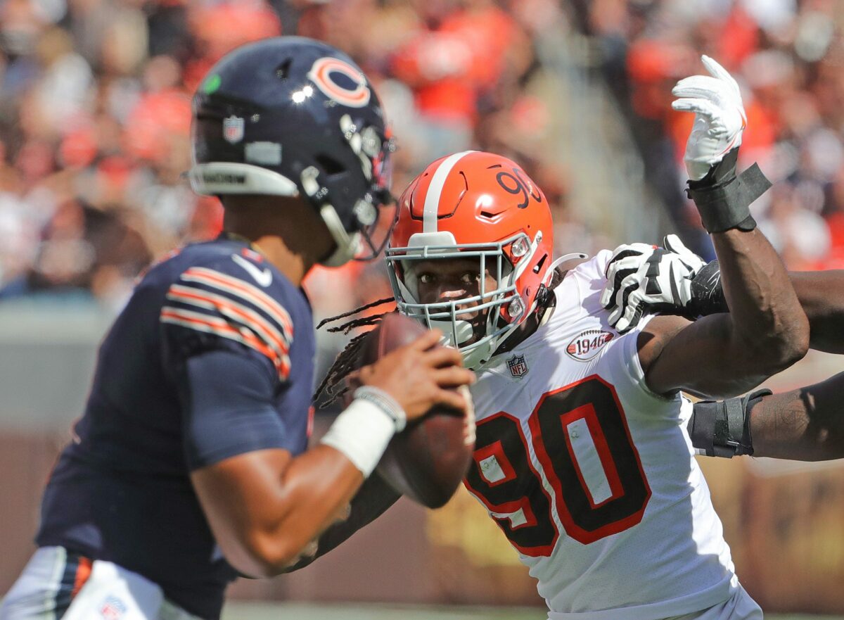 Opinion: Browns should end Jadeveon Clowney’s season today