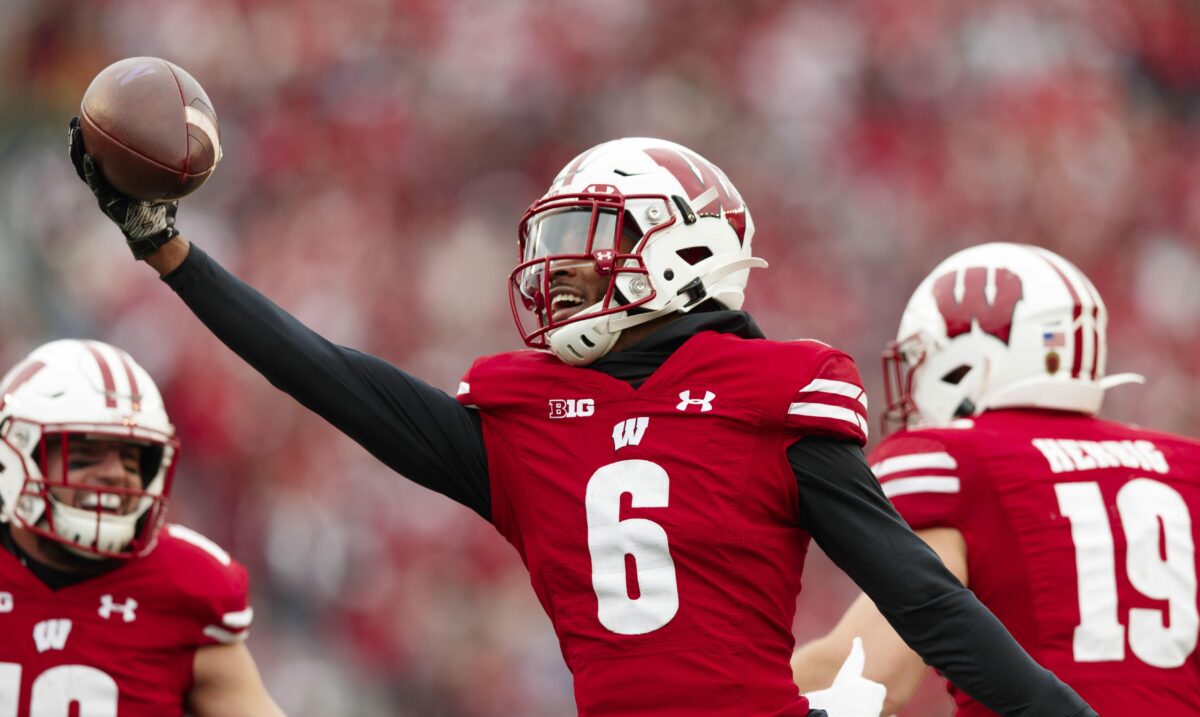 A Wisconsin WR/CB enters the transfer portal