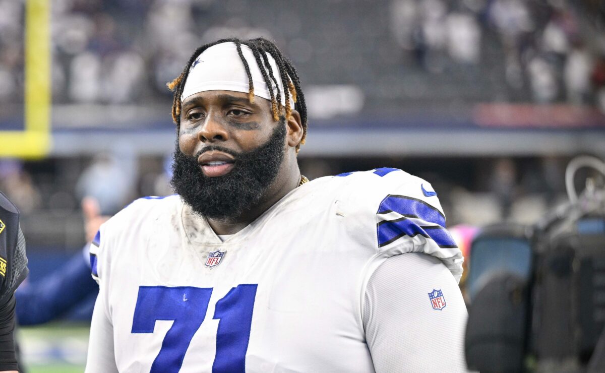Cowboys LT Jason Peters checks out of game with hip injury