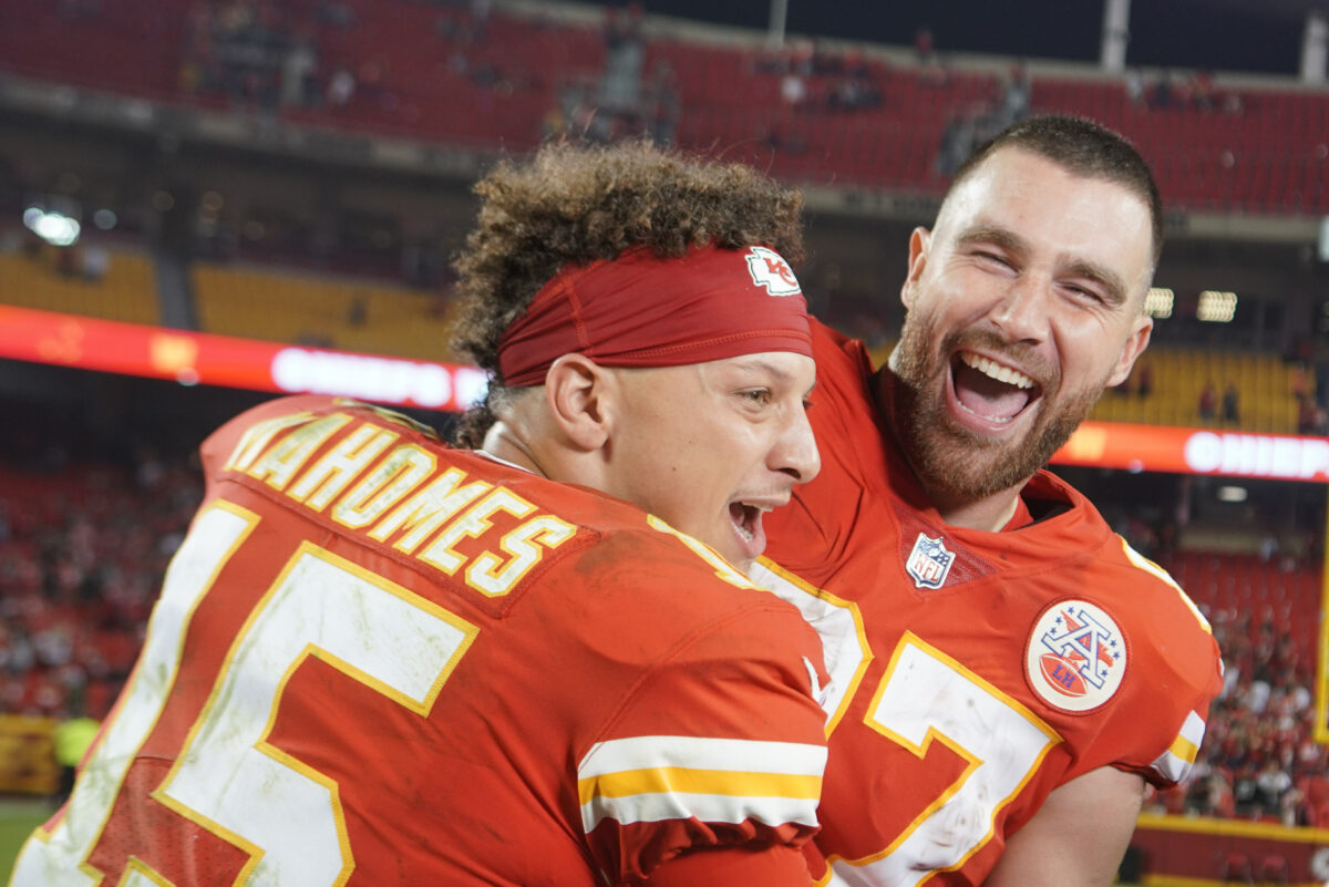 Travis Kelce explains bizarre hand-wipe on Patrick Mahomes in Chiefs’ win over Jaguars