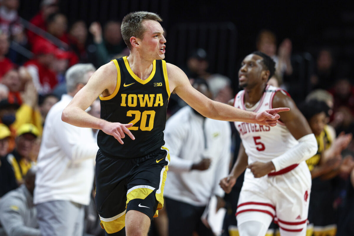 Michigan at Iowa odds, picks and predictions