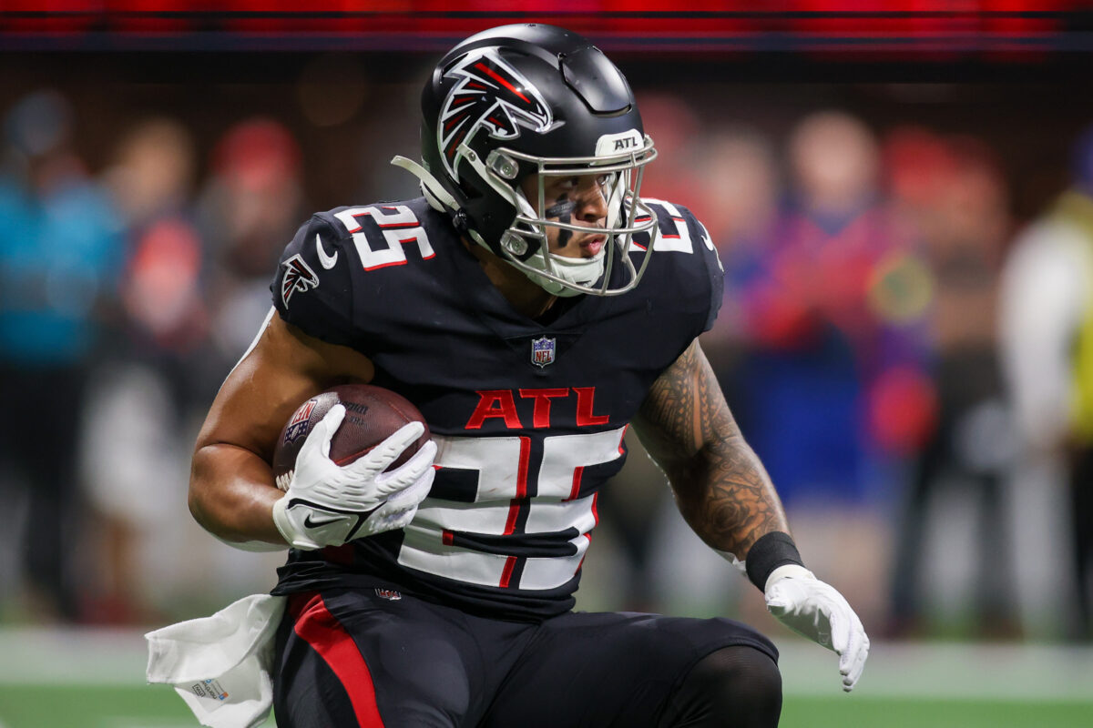 Falcons RB Tyler Allgeier goes over 1,000 rushing yards for season