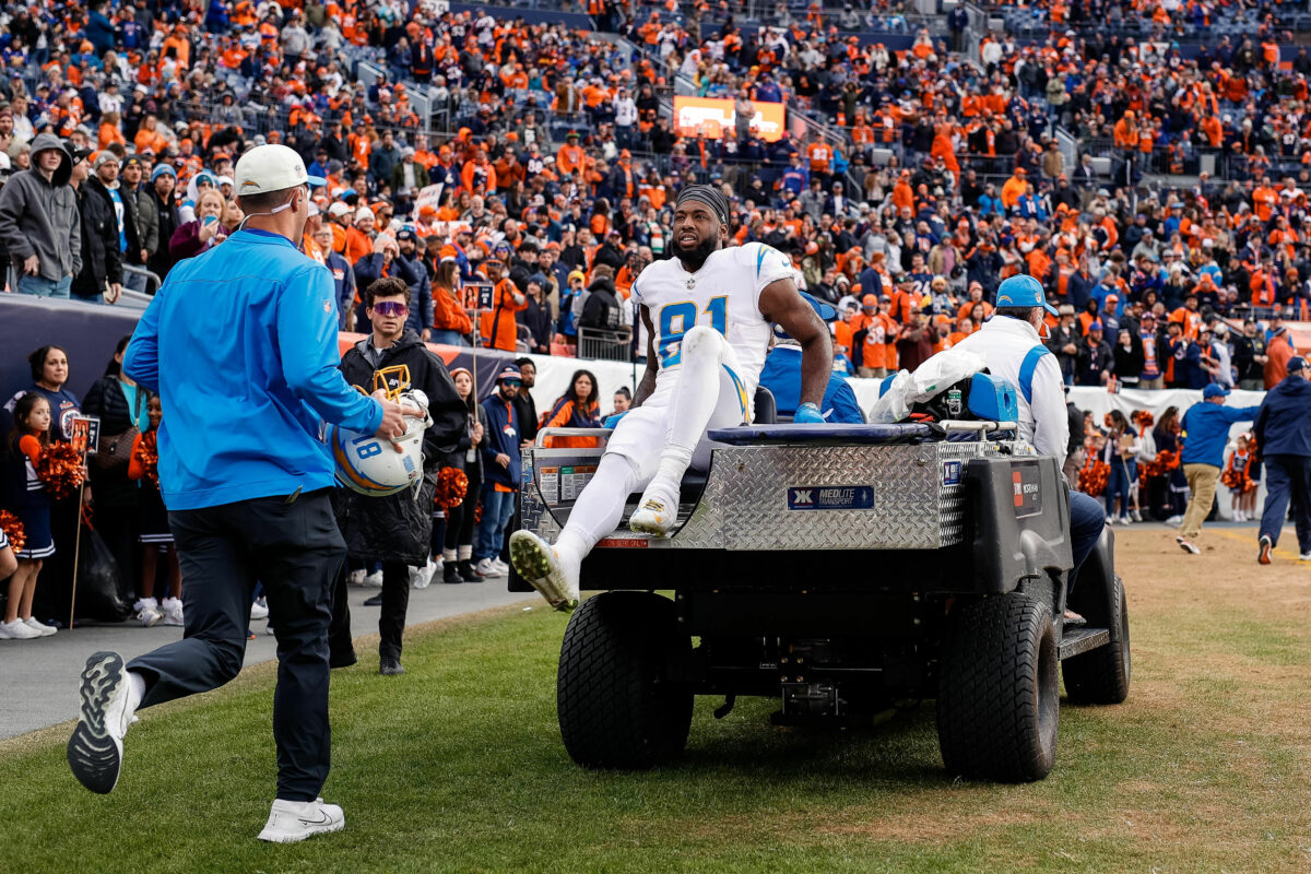 Chargers WR Mike Williams carted off with back injury