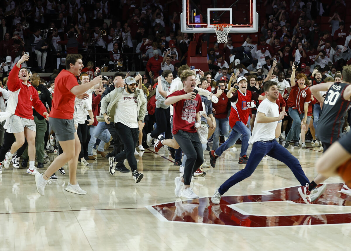 Twitter reacts to Oklahoma storming the court after defeating Alabama