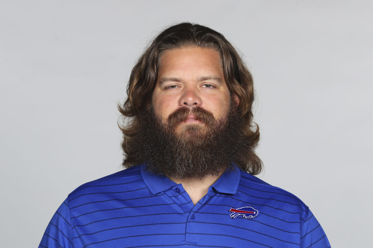 Bills’ assistant O-line coach Ryan Wendell to interview with Patriots