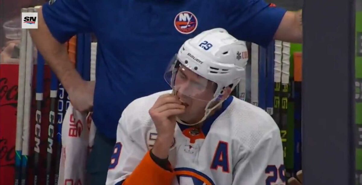 Watch the Islanders’ Brock Nelson casually pull out his tooth while sitting on the bench