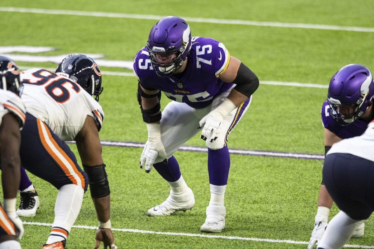 Vikings place O’Neill and Schlottmann on IR, make 2 other roster moves