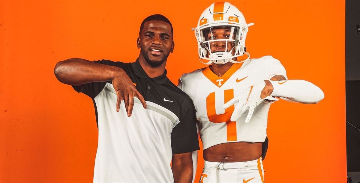Tennessee landing 4-star WR among latest high school football commitments
