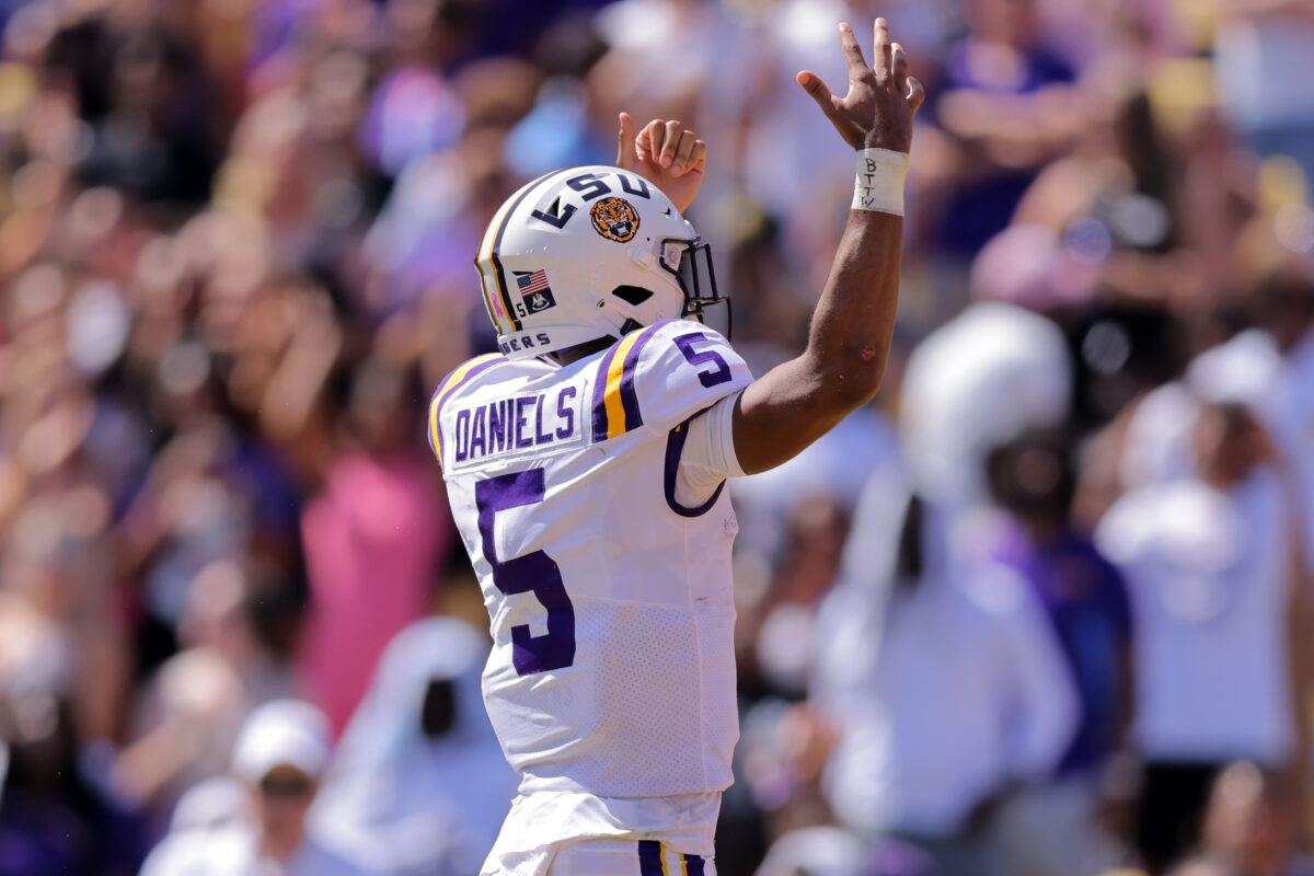 PFF evaluates LSU’s quarterback situation in 2023 with Jayden Daniels