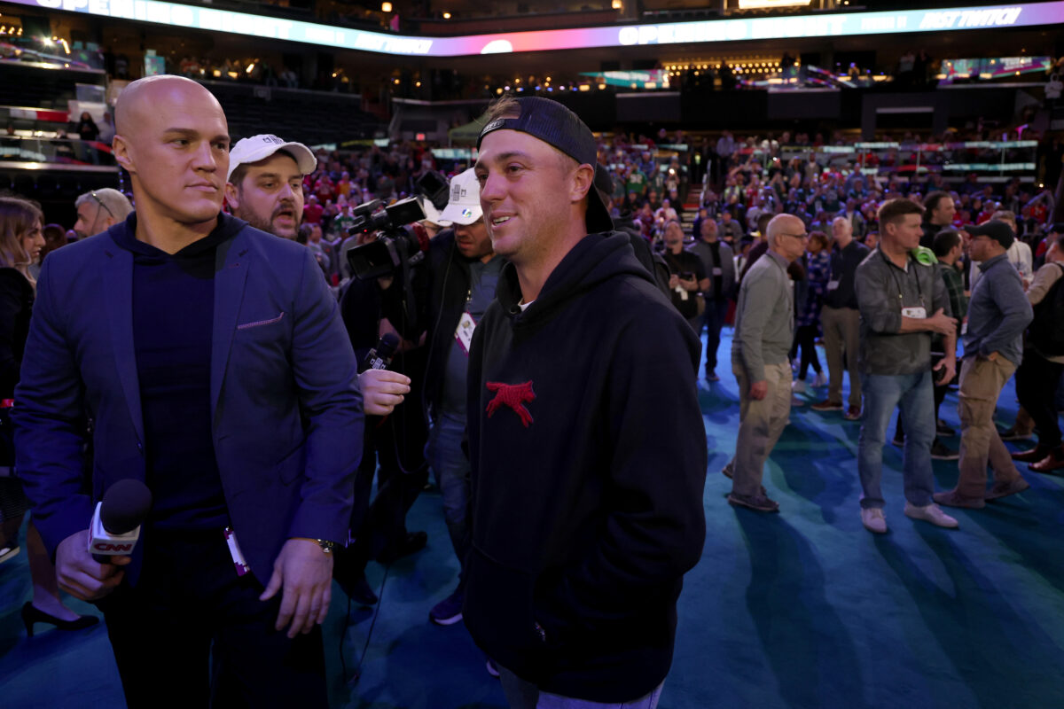 Watch: Justin Thomas attends Super Bowl media day to ask the hard questions to Patrick Mahomes, Jalen Hurts