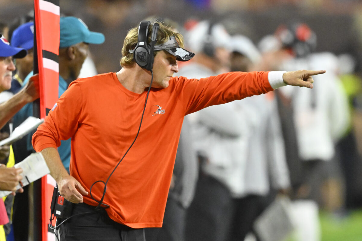 Browns would be wise to retain LB coach Jason Tarver