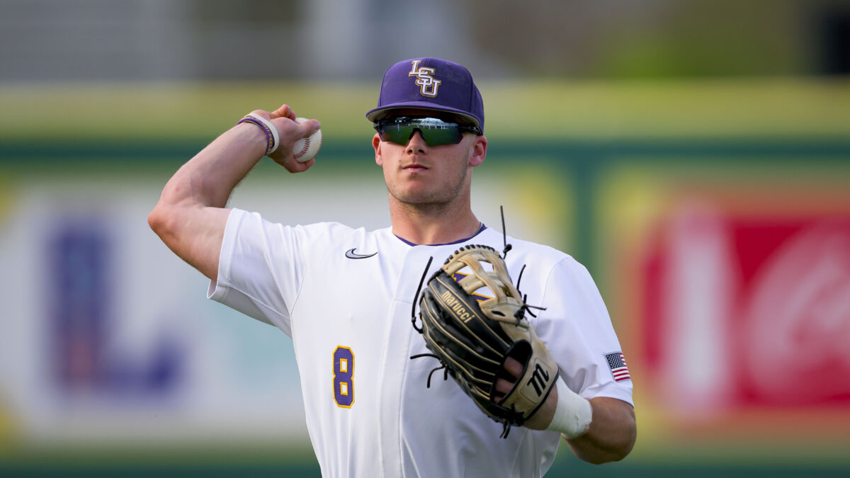Gavin Dugas’ 9th-inning bomb lifts LSU past Texas in pitcher’s duel