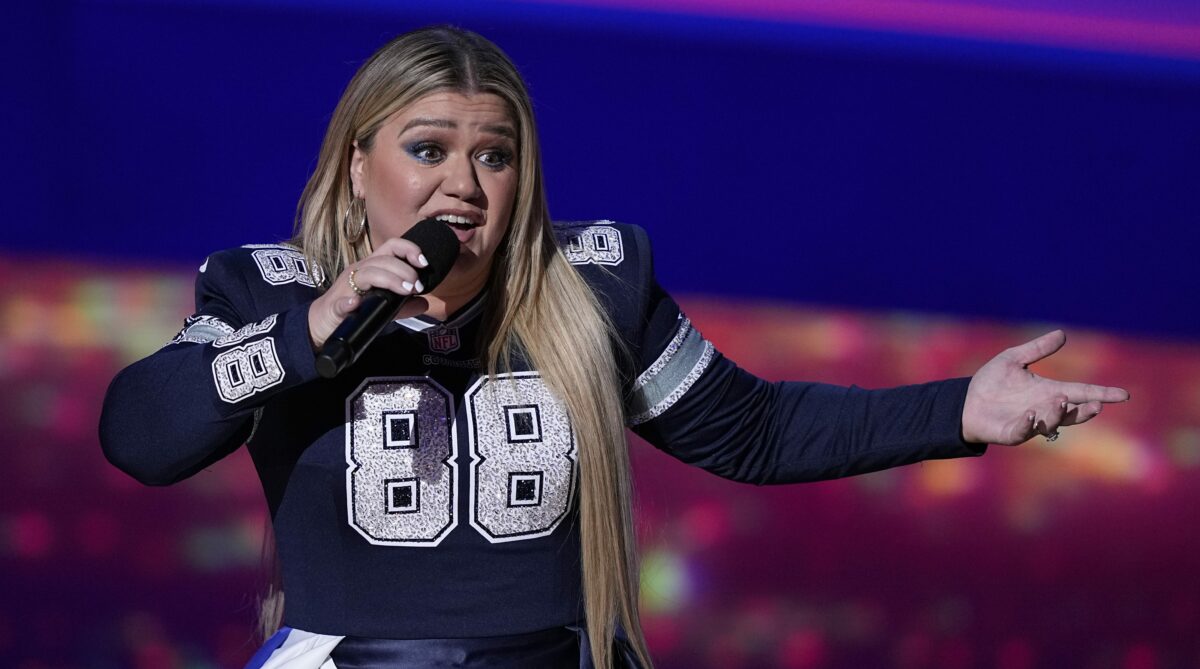 The NFL Honors kept teasing Kelly Clarkson singing, only to hilariously fake out to players