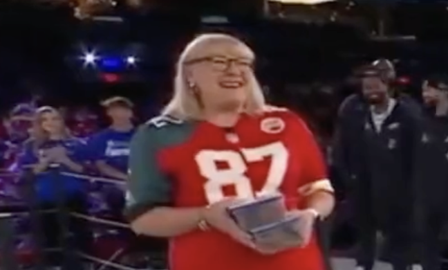 Donna Kelce was the best mom ever for bringing cookies to the Kelce brothers’ interview