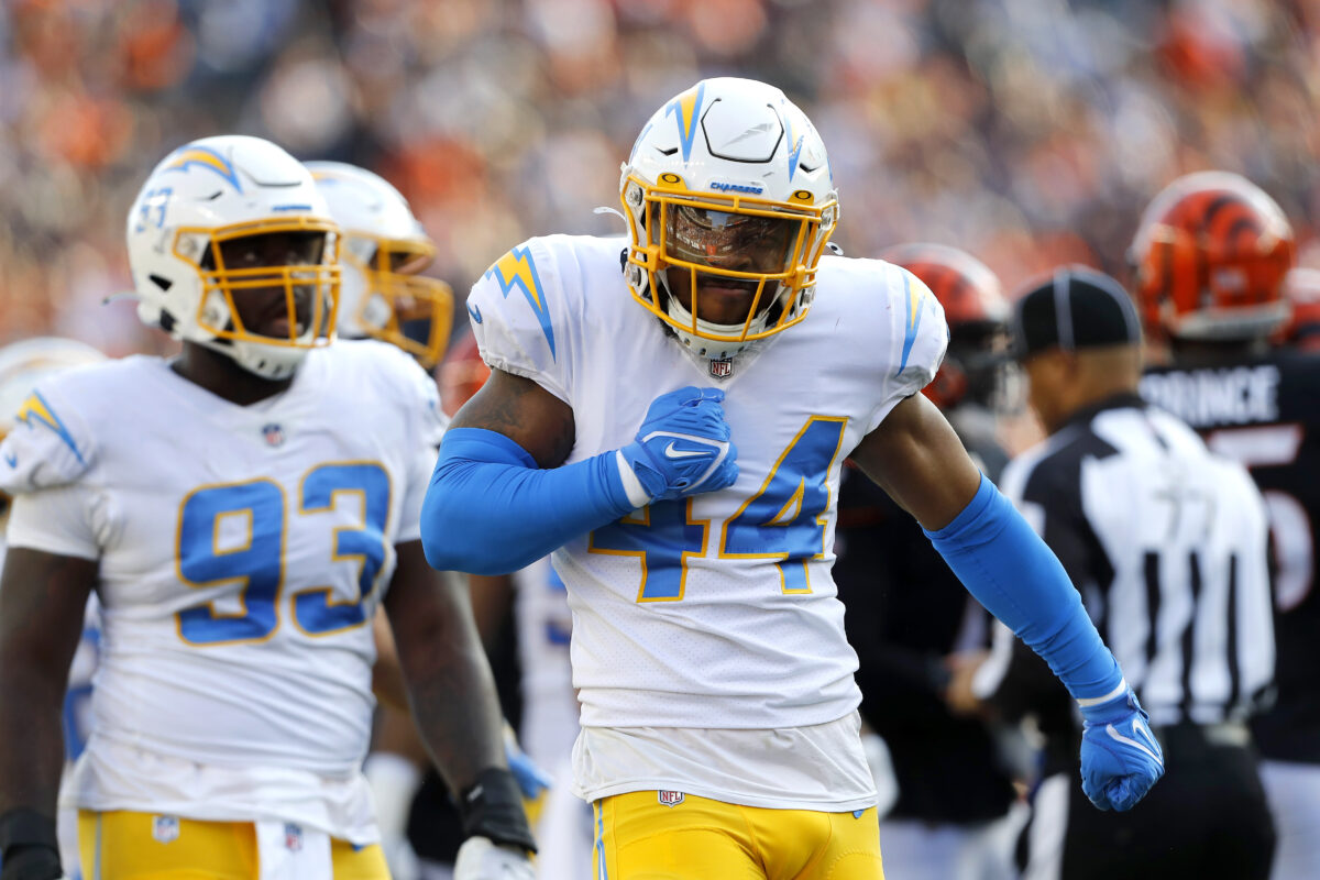 LB Kyzir White wanted to finish career with Chargers