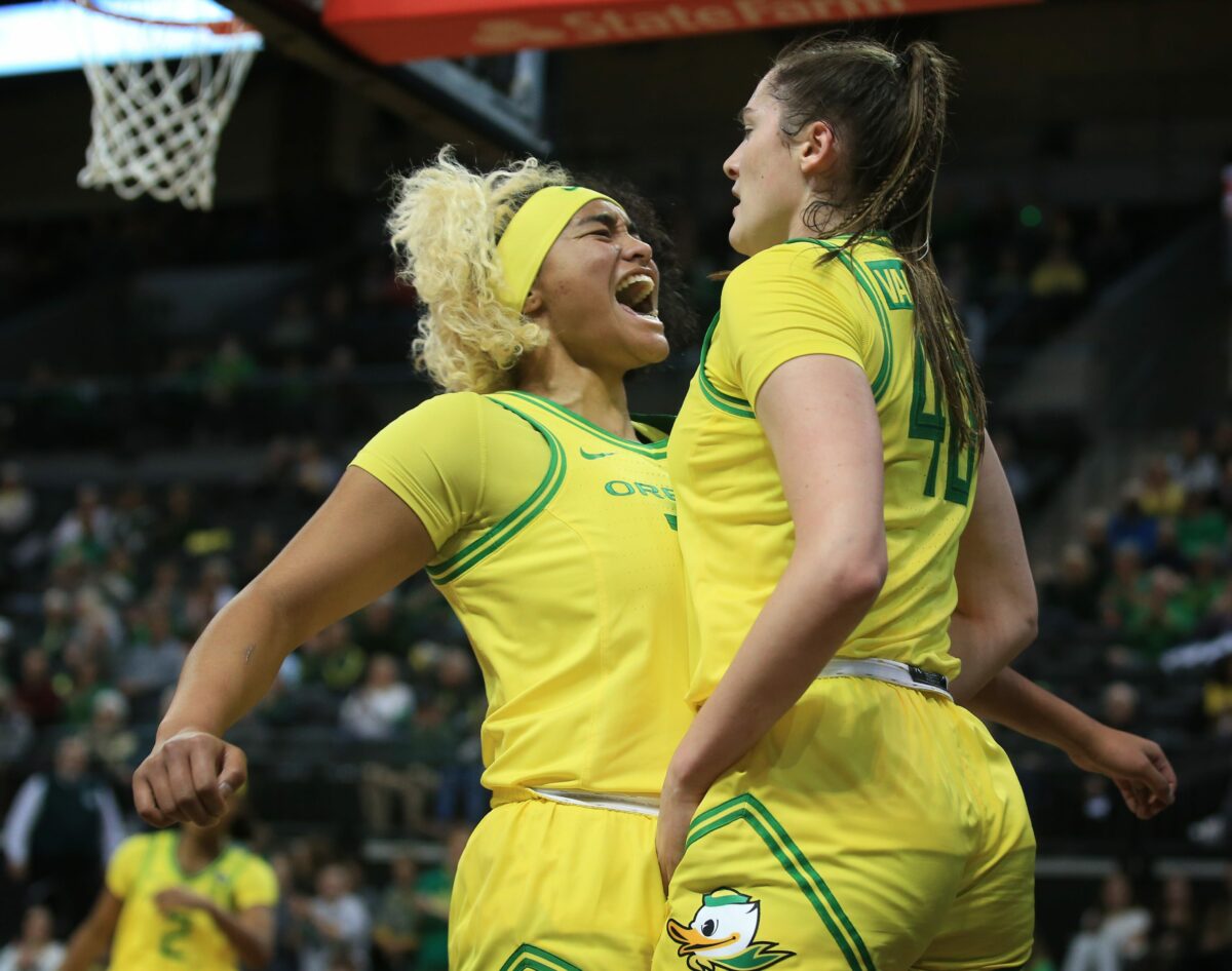 Pac-12 honors four Duck women’s basketball hoopers