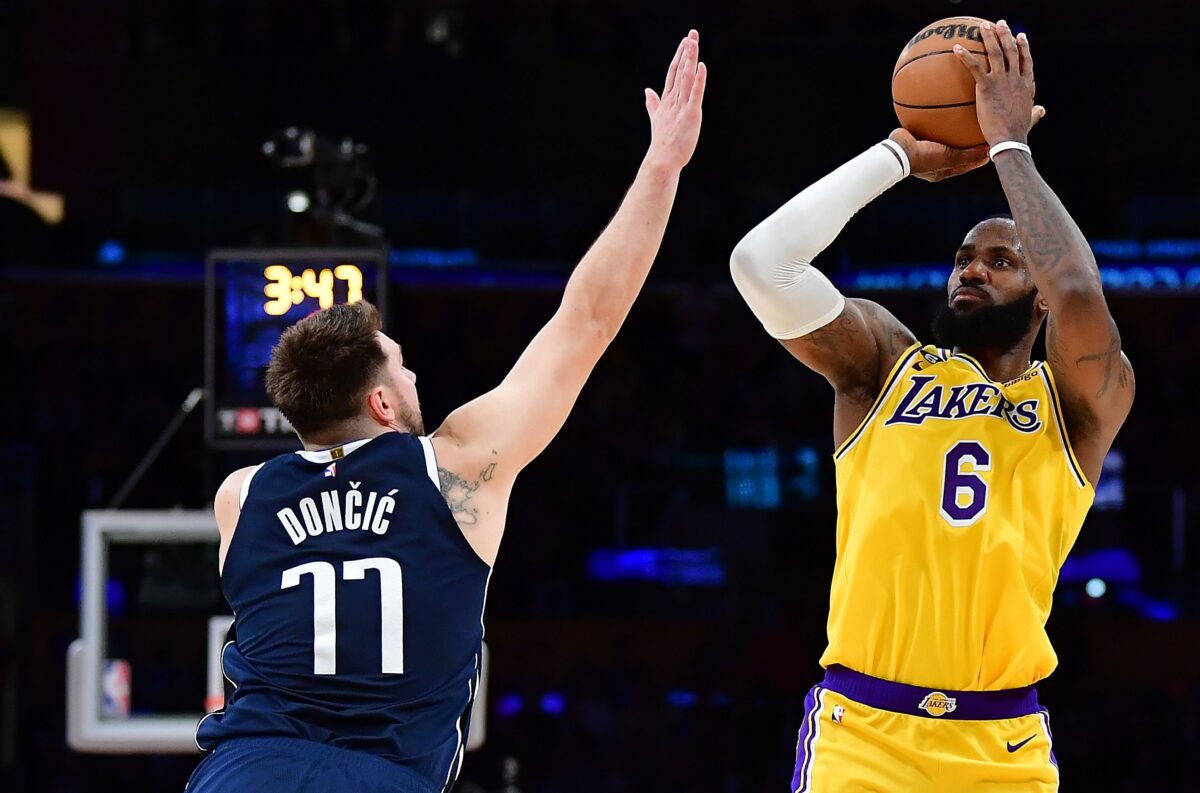 Los Angeles Lakers at Dallas Mavericks odds, picks and predictions