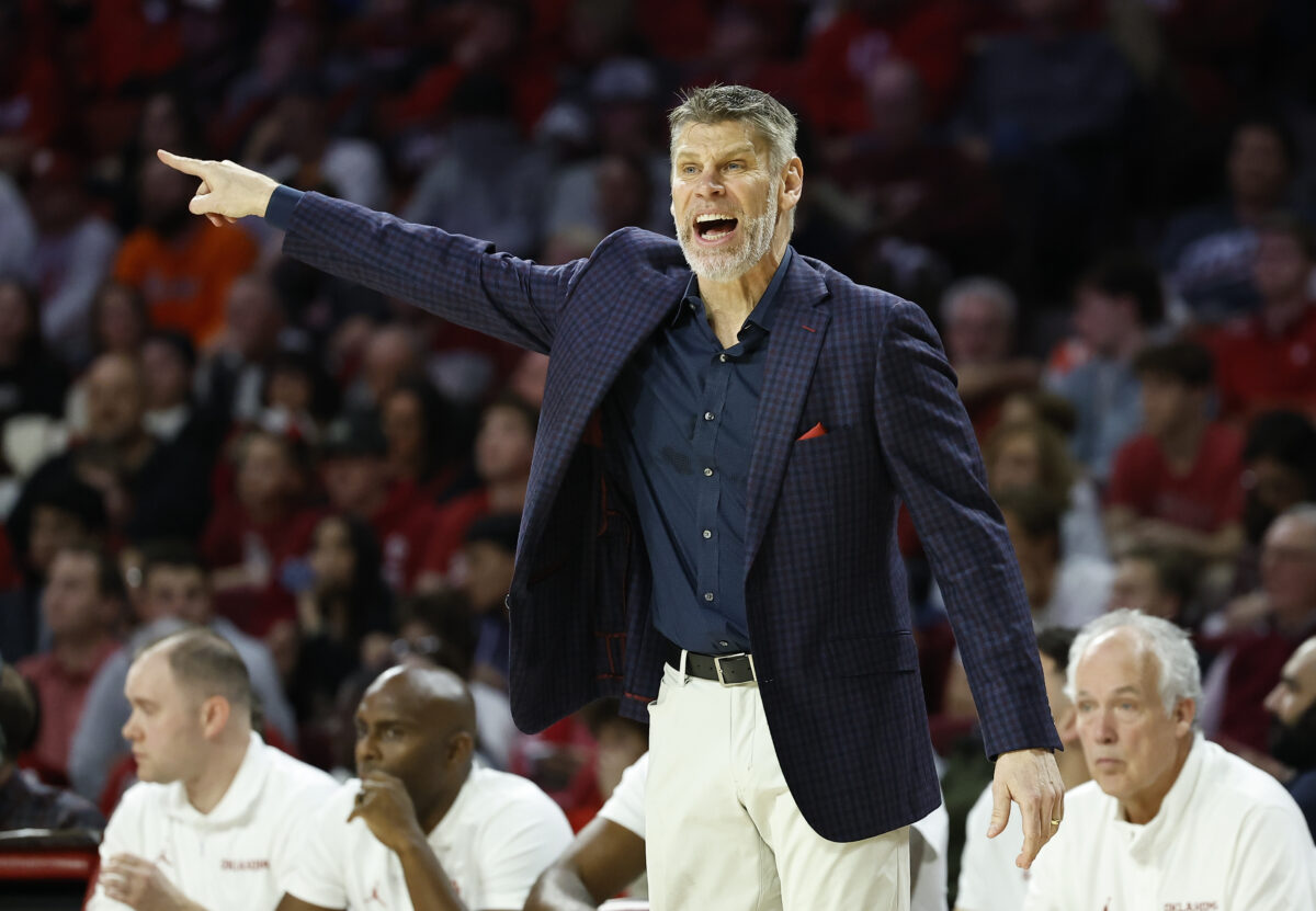 Oklahoma’s Porter Moser has no interest in Notre Dame coaching job