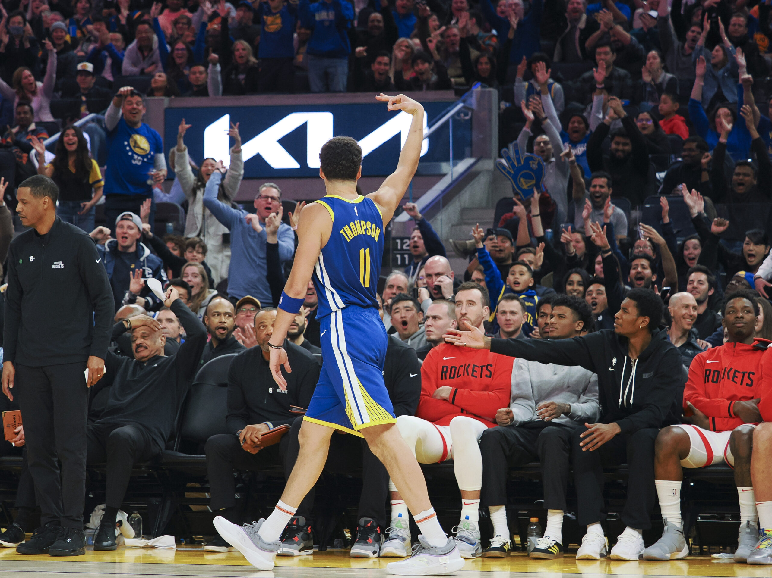 Highlights: Klay Thompson catches fire for 42 points with 12 made 3-pointers vs. Rockets