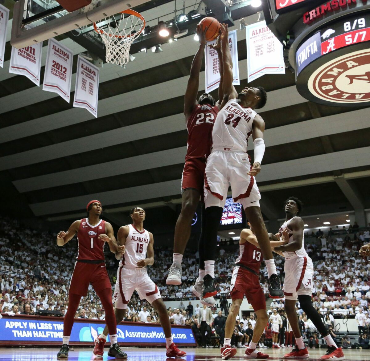 Alabama goes on second-half run, nicks Arkansas