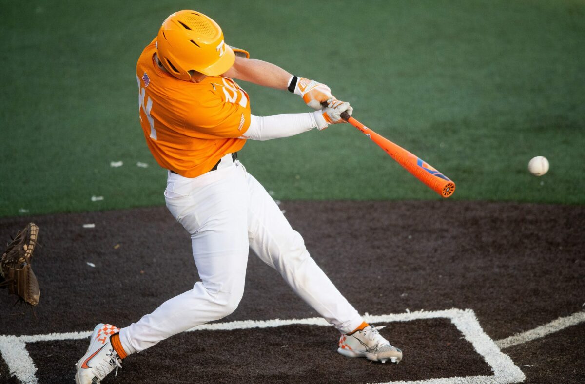 Vols defeat Charleston Southern for seventh straight win