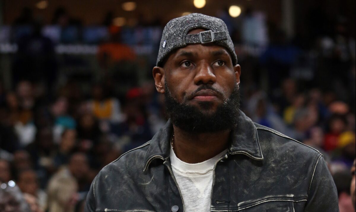 LeBron James reportedly first suffered right foot injury in January
