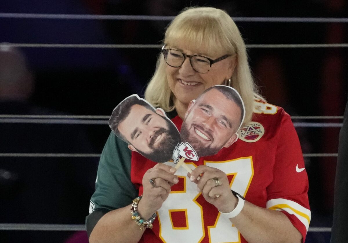 Jason and Travis Kelce broke down crying after the Super Bowl because their mom is the best