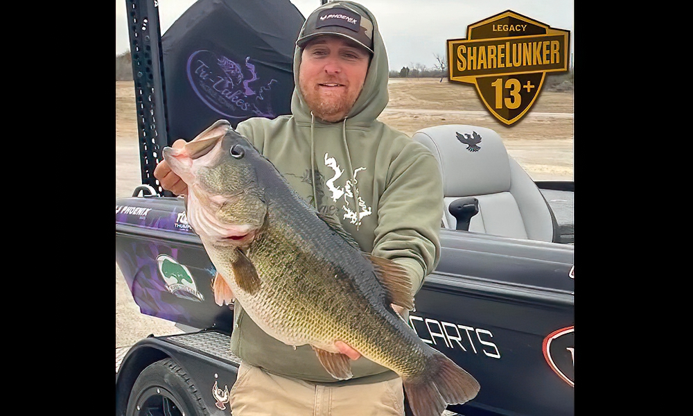Texas angler lands one of the largest bass in state history; video