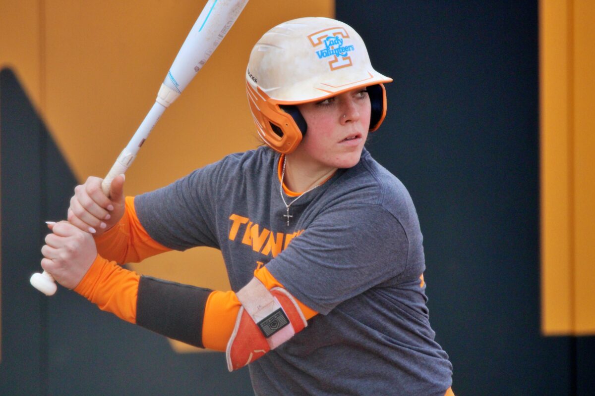 Lady Vols score 30 runs in two wins on opening day