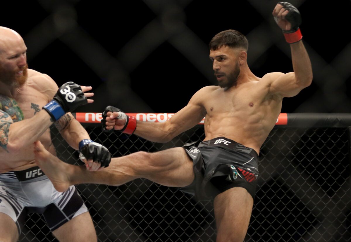 Video: How much of a threat is Yair Rodriguez to UFC champ Alexander Volkanovski?