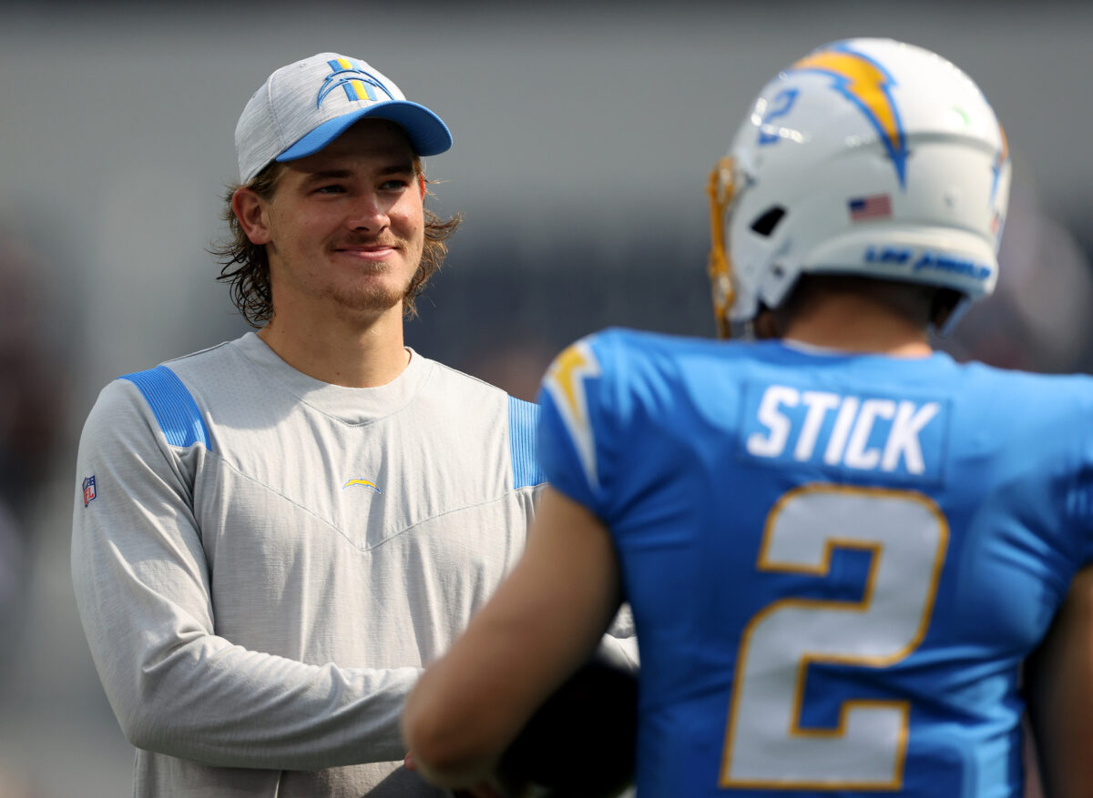 Chargers’ Brandon Staley explains decision to re-sign Easton Stick