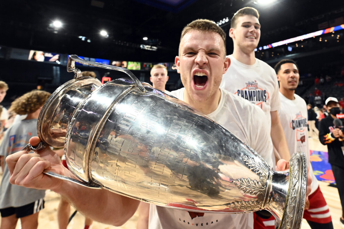 Watch: Badgers celebrate 2021 Maui Invitational win