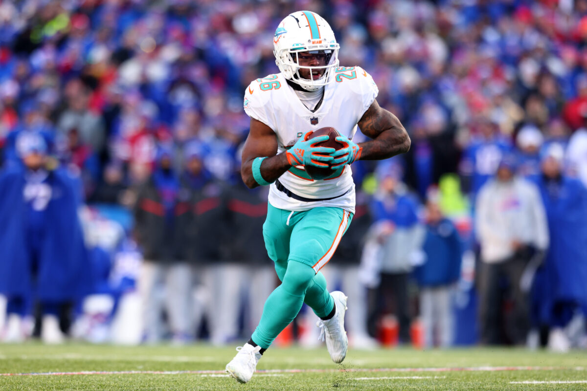 Dolphins to re-sign RB Salvon Ahmed to one-year deal