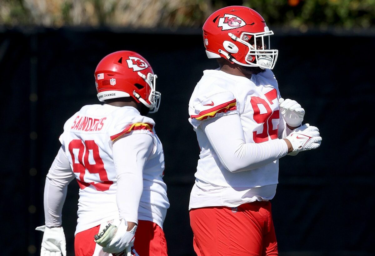 Chiefs to re-sign DT Phil Hoskins