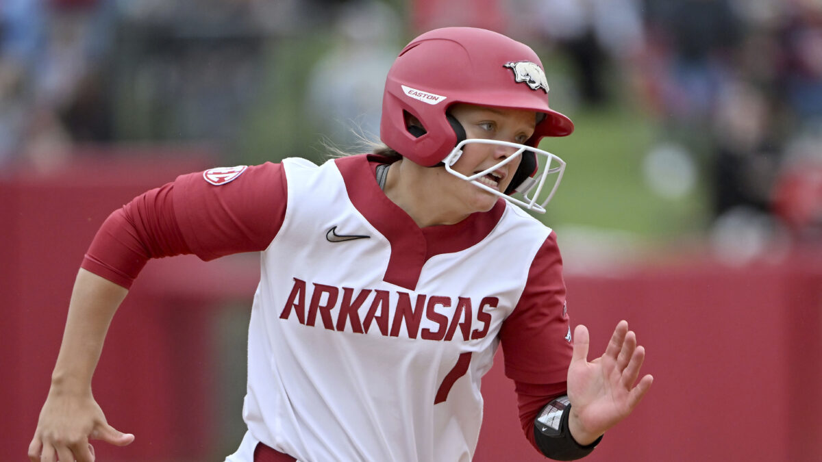 Hogs softball beats North Texas on Sunday to sweep six games in Woo Pig Classic