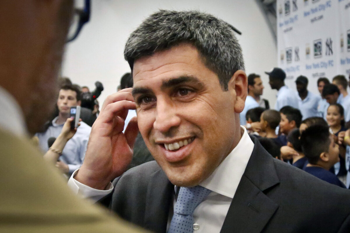 Let’s talk about Claudio Reyna and female referees