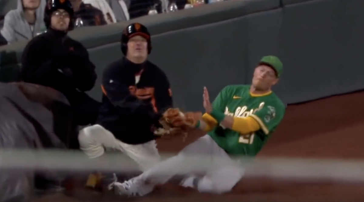The Giants’ ball dude accidentally robbed the A’s of a sweet play thanks to an unusual MLB rule
