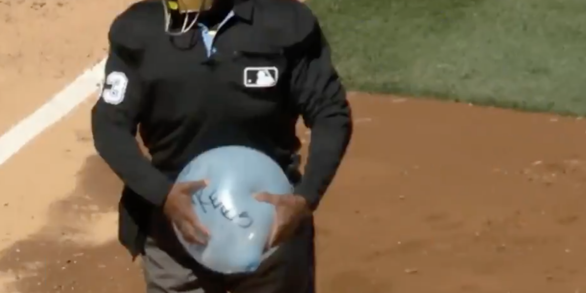 Umpire Laz Diaz got booed for popping a balloon on the field and then immediately missed a call
