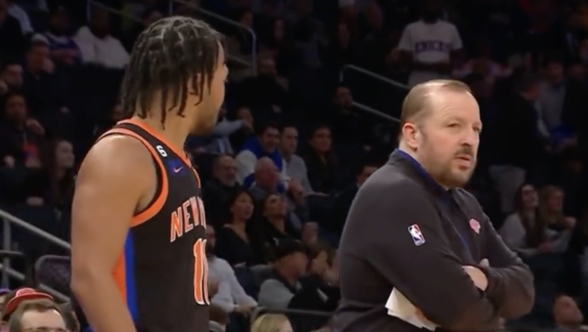 A laser-focused Tom Thibodeau and Jalen Brunson shared a hilariously awkward moment