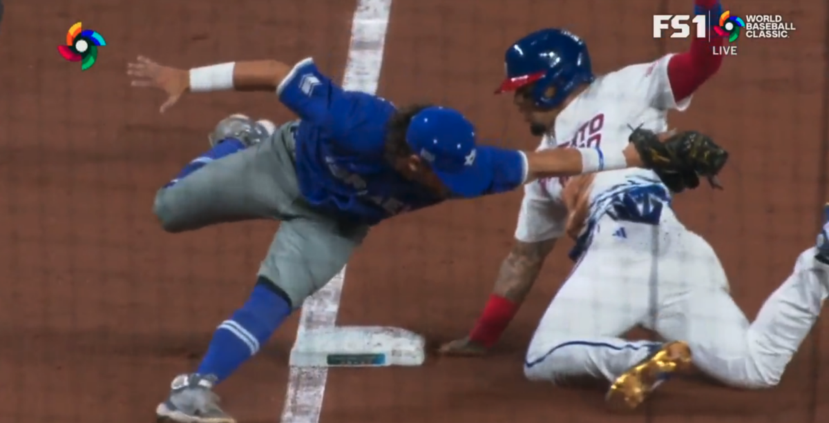 Javier Baez made an unreal slide dodge to steal third base at the World Baseball Classic