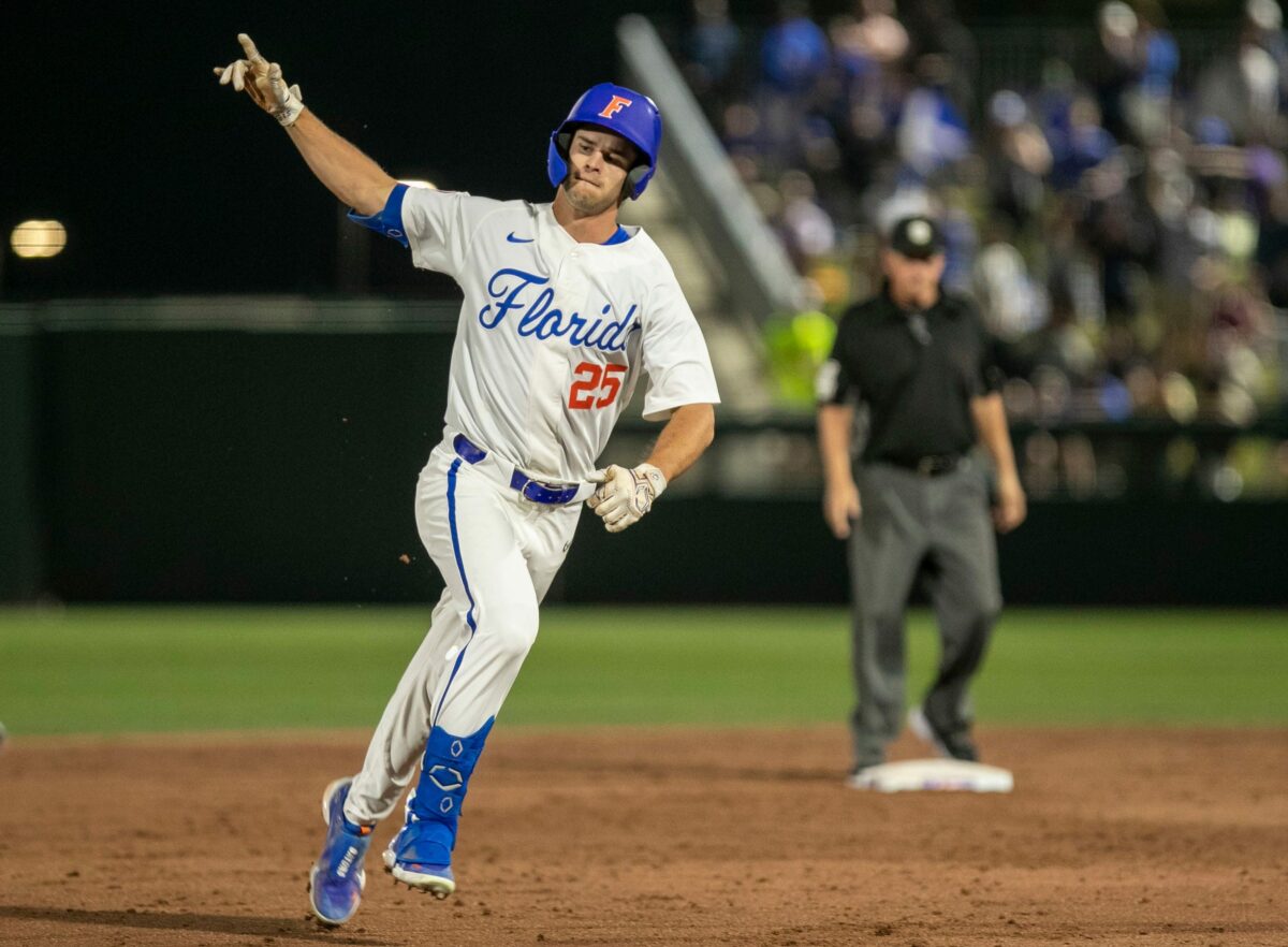 Florida bats bounce back against Siena in mercy-rule victory