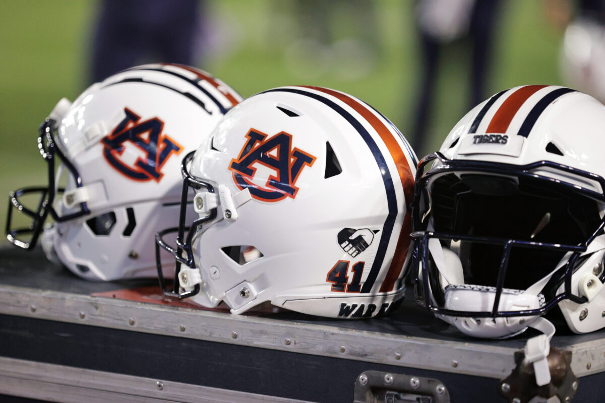 Son of former Auburn RB is building relationship with current staff