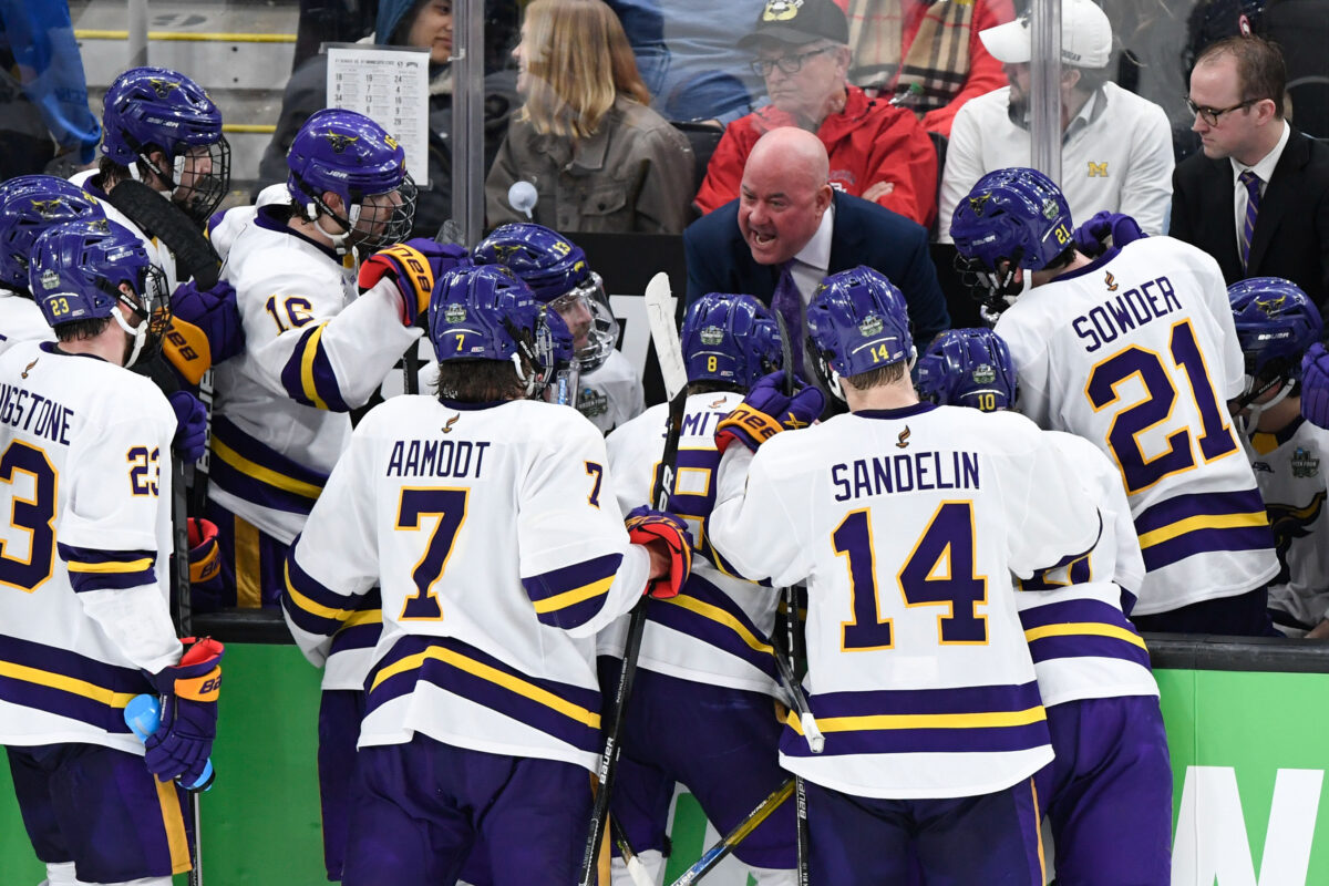 Wisconsin hockey hires Minnesota State HC Mike Hastings