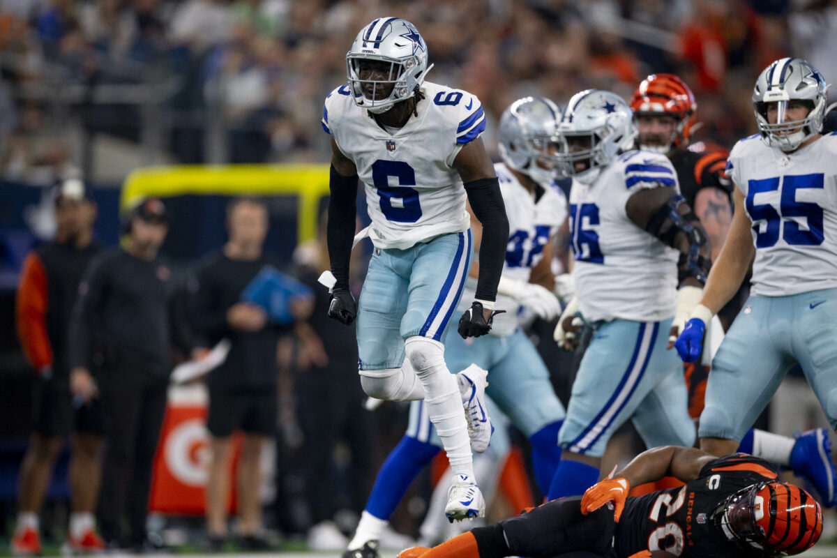Dallas Cowboys fans and players flooded Twitter to approve of the resigning of Donovan Wilson