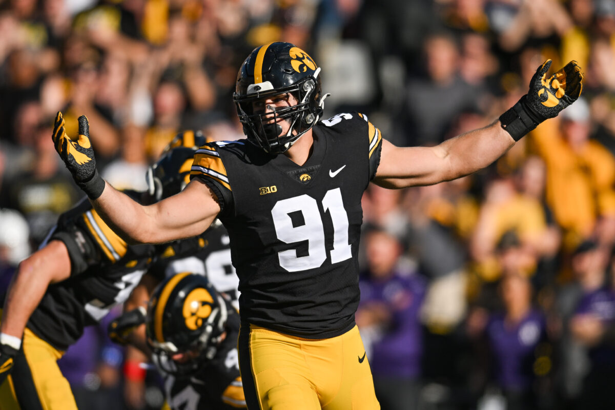 Eagles are hosting Iowa DE Lukas Van Ness on a Top 30 predraft visit