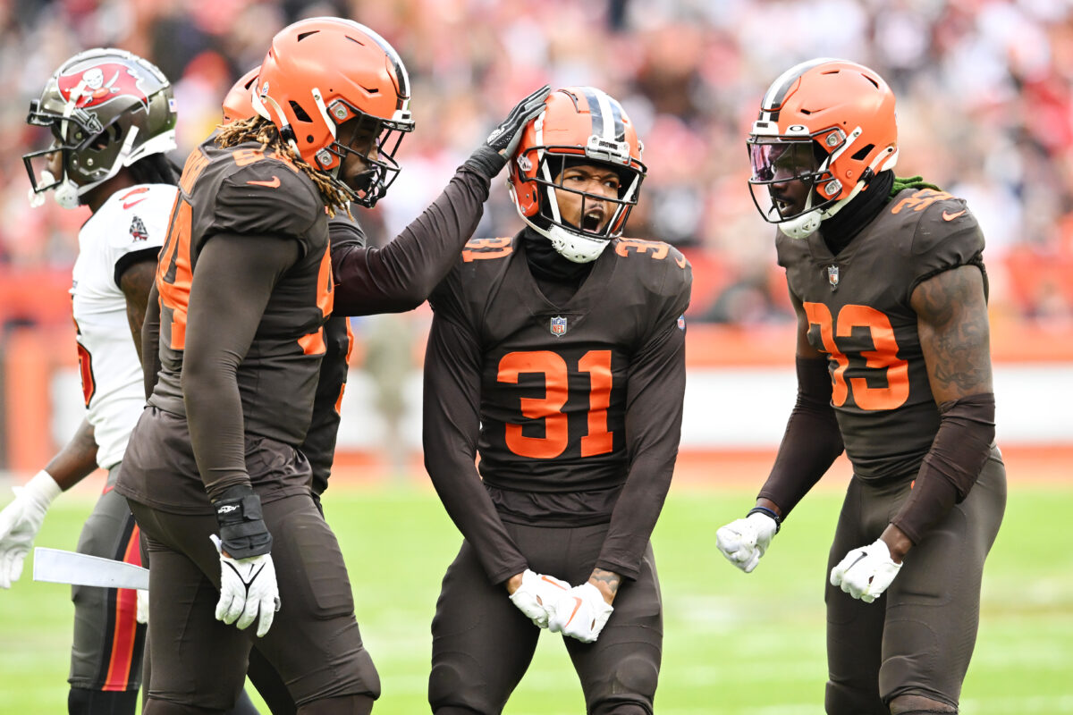 Browns place exclusive rights tender on two depth pieces