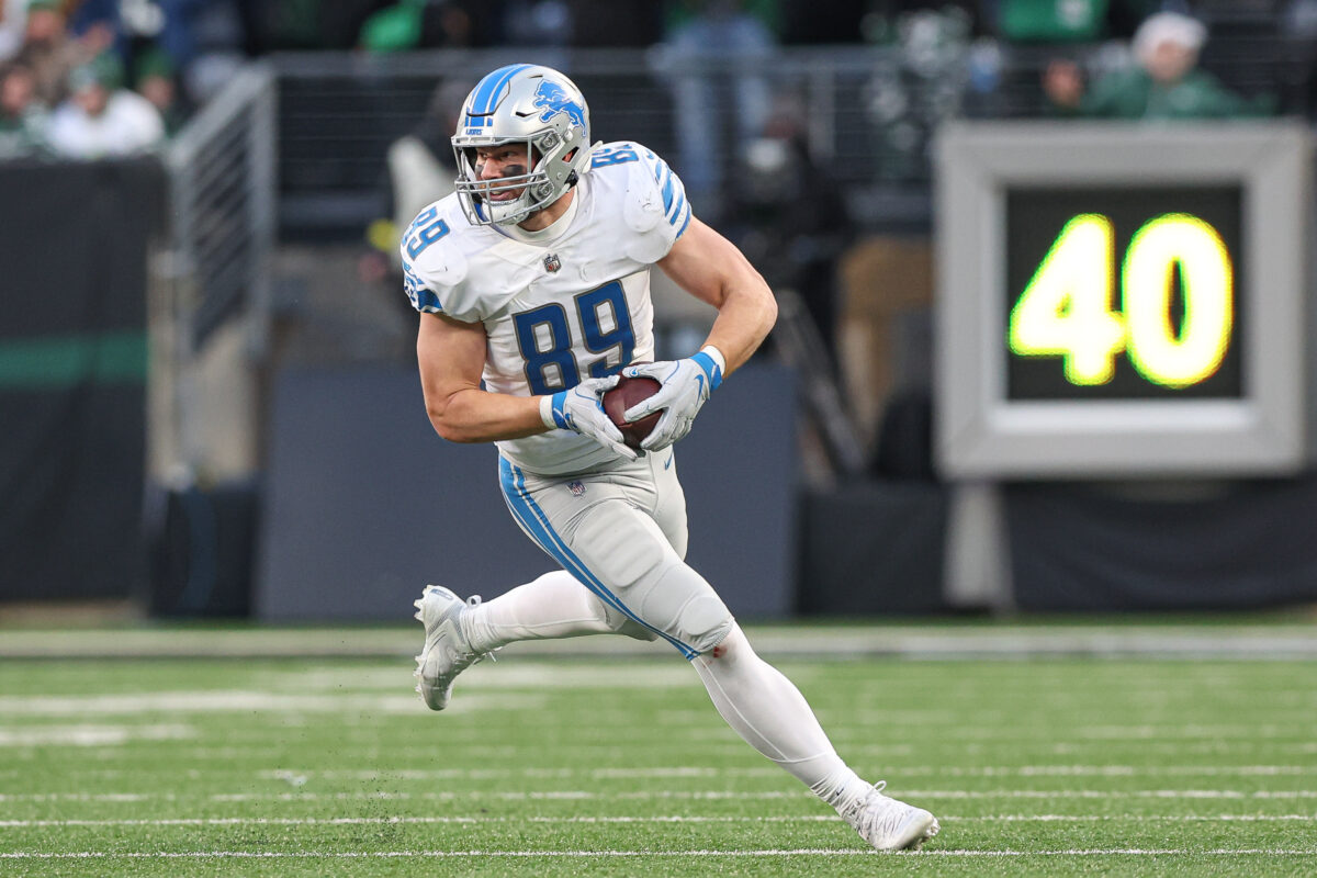 The Lions bring back 5 exclusive rights free agents including TE Brock Wright